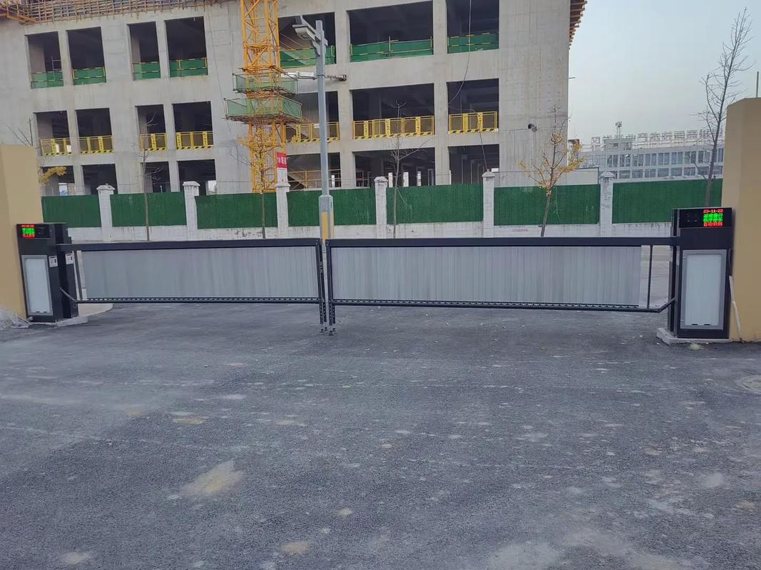 云南空降閘車牌識(shí)別系統(tǒng) 廠房工業(yè)領(lǐng)域智慧停車的革新應(yīng)用